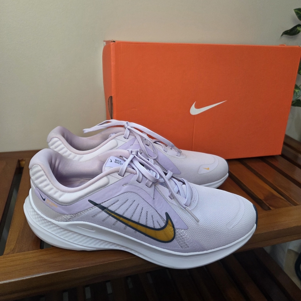 Nike Women's Quest 5 Athletic Shoes - Lavender and Gold Size 9 New